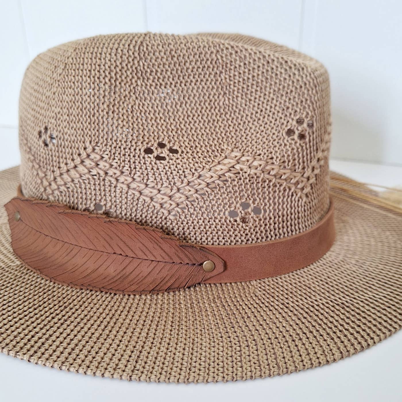 "NEW" FEDORA HAT - BOHO WOVEN With Hand-Carved Caramel Leather Feather Band