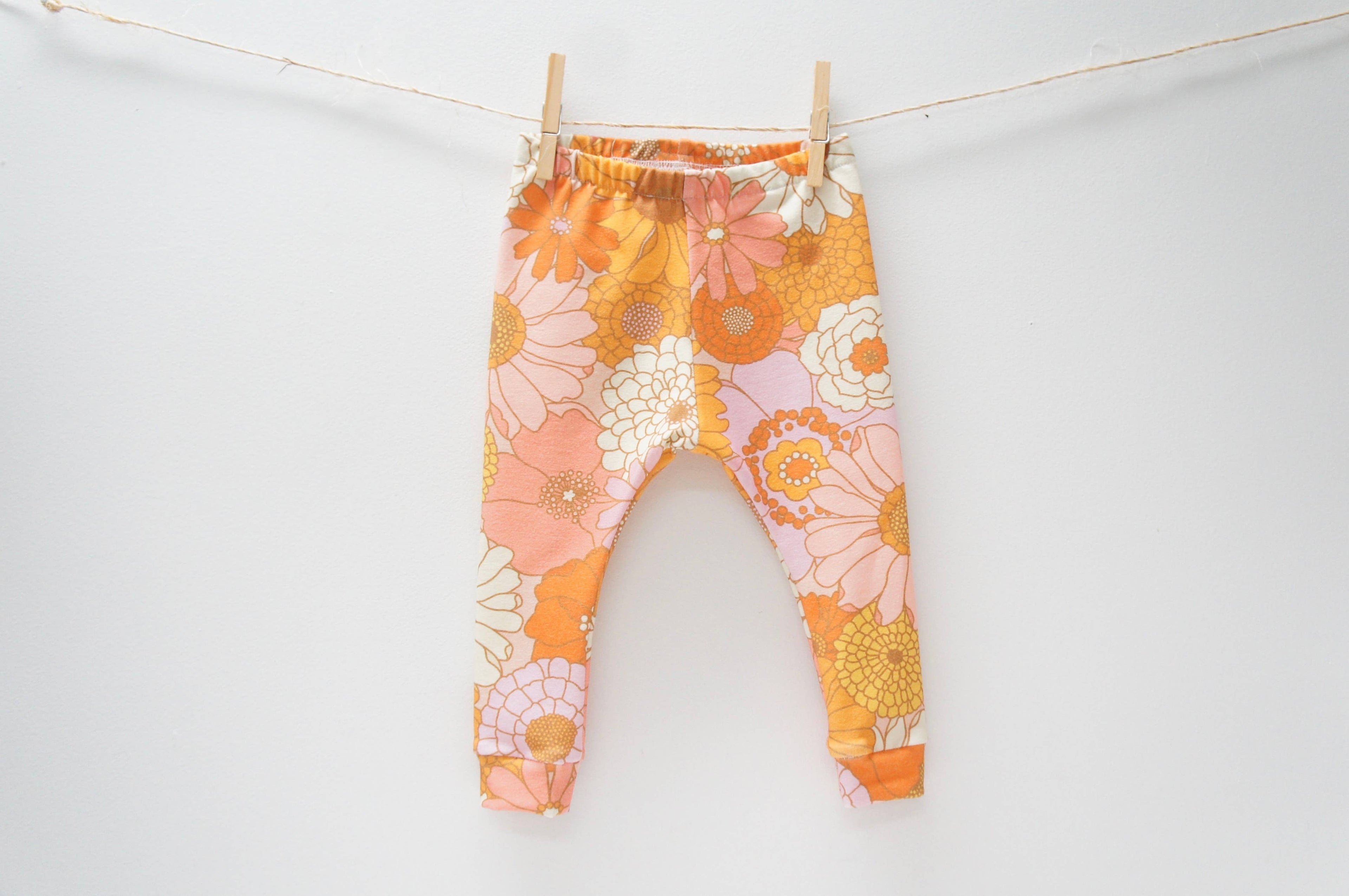 "NEW" LEGGINGS - BABY - FLOWER POWER (Handmade)  12-18 Months