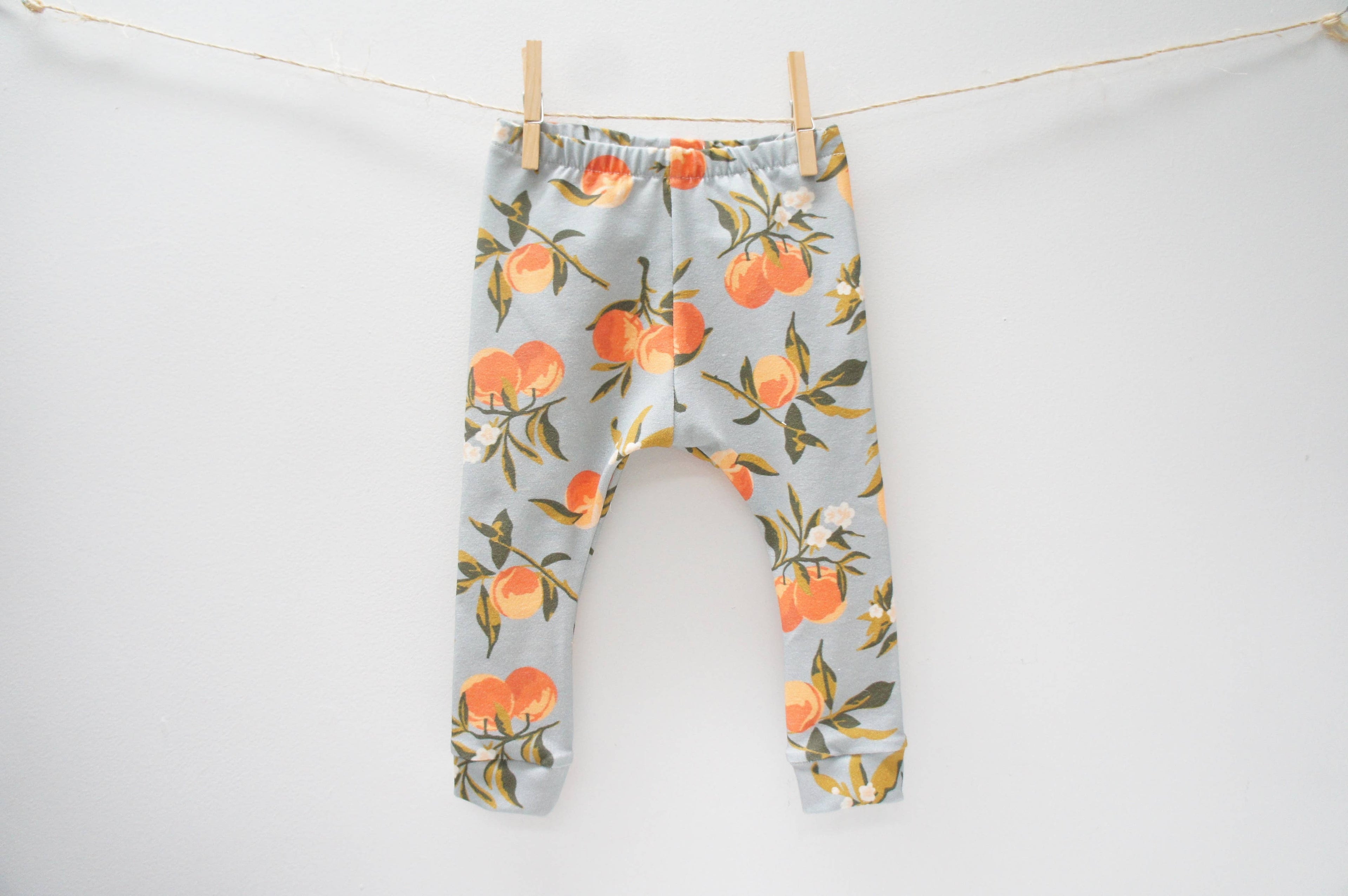 "NEW" LEGGINGS - VINTAGE PEACHES (HANDMADE) BABY Size 6-9 Months