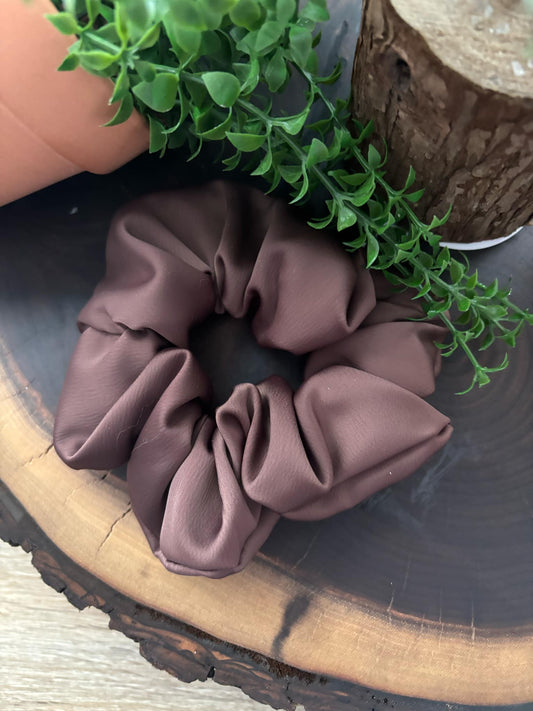 "NEW" SCRUNCHIE - SATIN FAWN