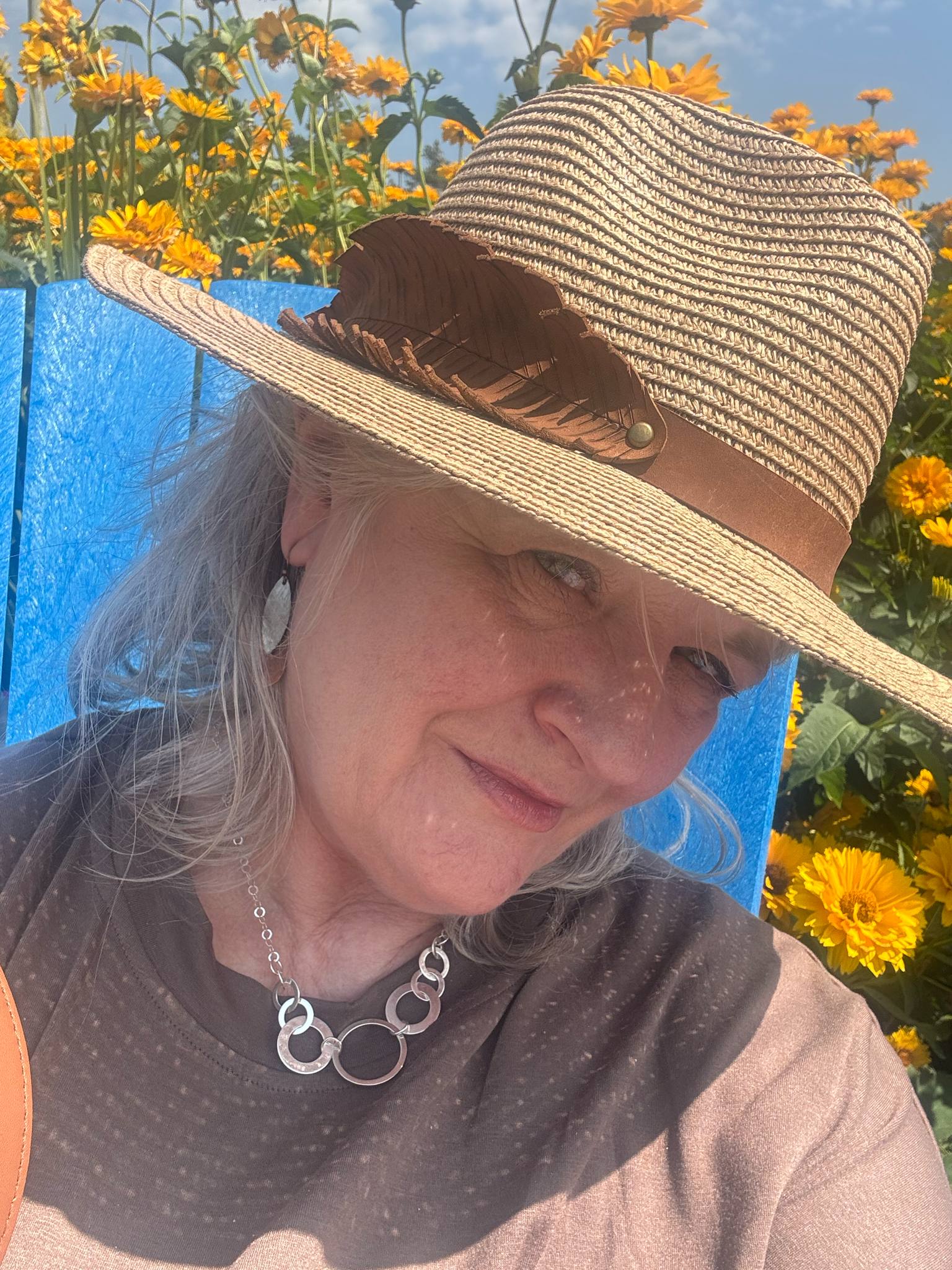 "NEW" FEDORA HAT - Womens Straw with Hand-Carved Feather Leather Band (Carmel)