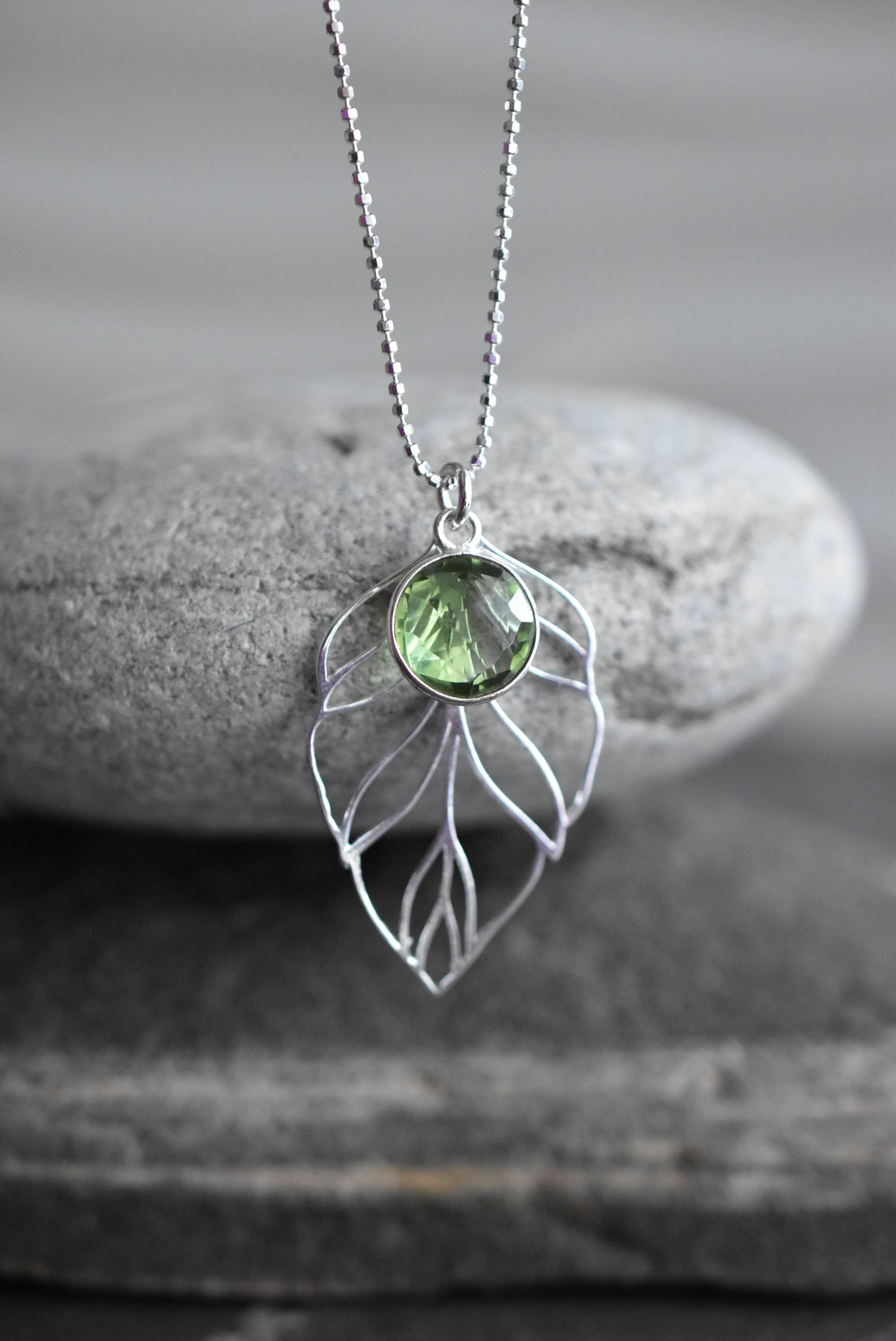 NECKLACE - Green Amethyst Leaf – Sterling Silver Nature-Inspired Elegance